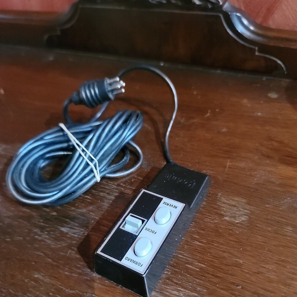 Kodak 5 Prong Carousel Slide Projector Wired Remote Control with Focus Untested
